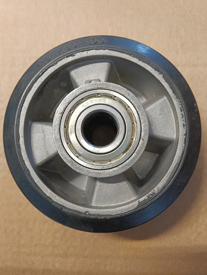 KIT da 2 PZ RUOTA GOMMA ELASTICA NERA con NUCLEO in ALLUMINIO Ø 125x50 mm MOZZO 60x20 mm SFERE P.225 kg